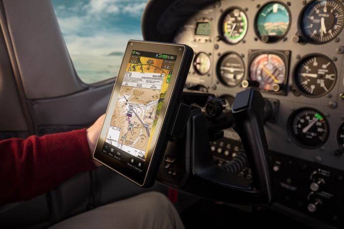 Garmin aera 760 Portable Aviation GPS - 7" Touchscreen, Moving Map, ADS-B Ready